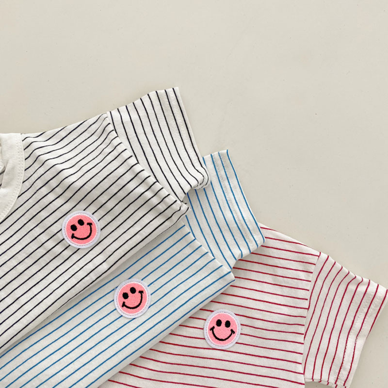 Conjunto de verano infantil coreano, traje de manga corta a rayas con cara sonriente, dos piezas sencillas