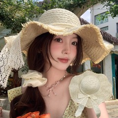 フランスの蝶結びレースの大きなつばの波の形の麦わら帽子の女性の夏の海辺のリゾート風の草は日よけの日よけの帽子を編みます。