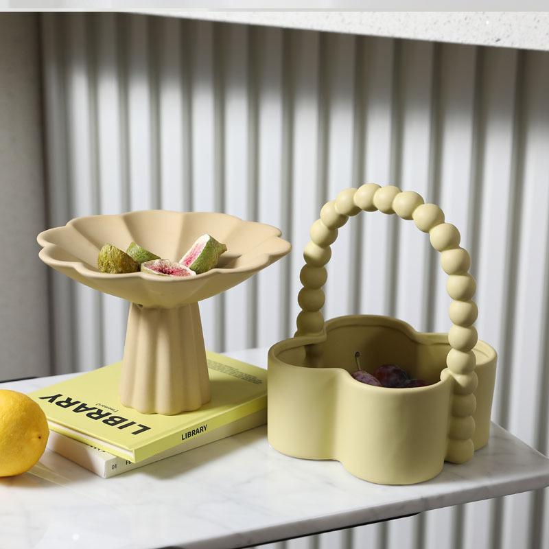 Crema estilo portátil de cerámica cesta de frutas hogar sala de estar merienda dulces de almacenamiento de fruta plato creativo ins decoraciones