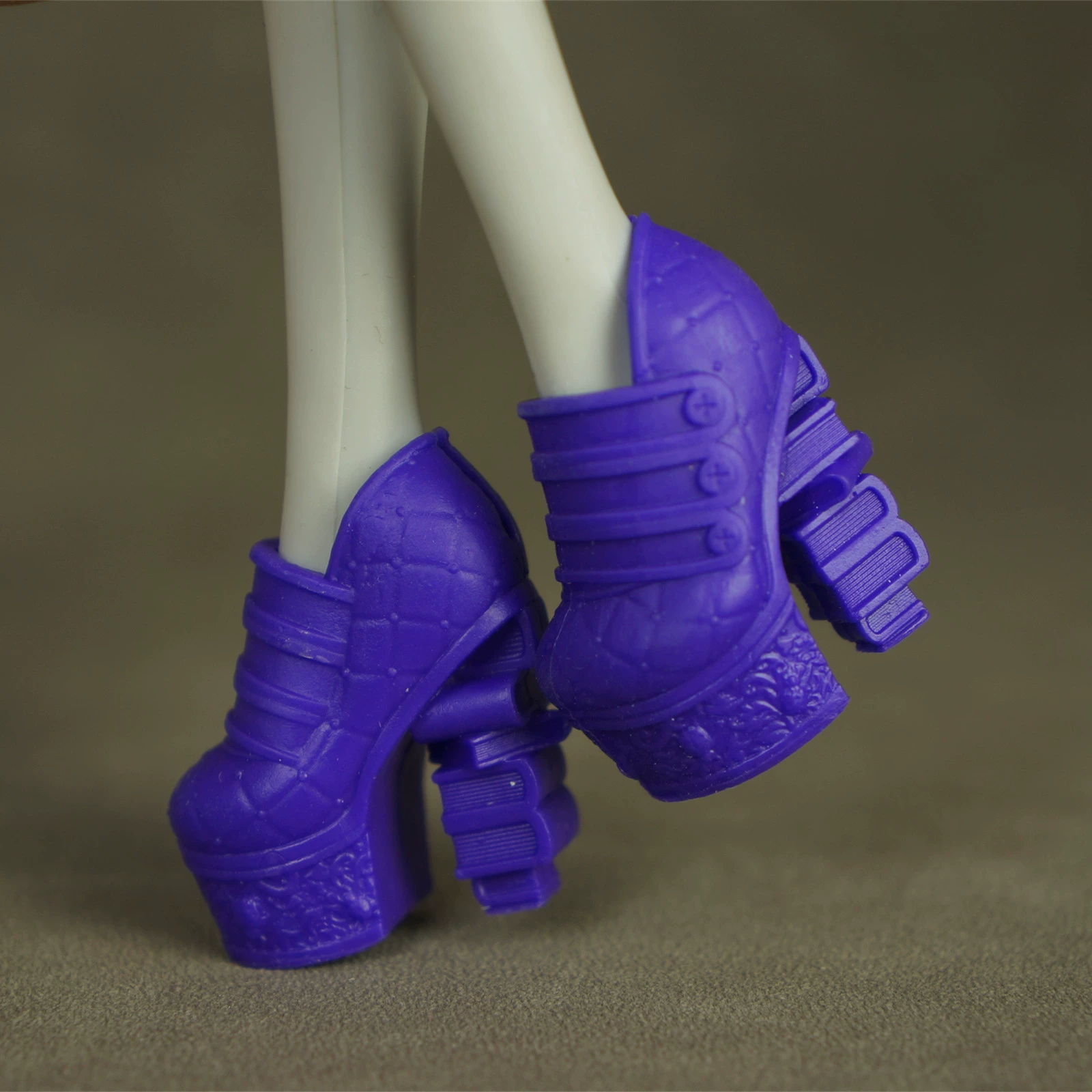 Обувь для кукол (Monster High) Подлинные туфли на высоком каблуке, пара слева и справа, разнообразные цвета