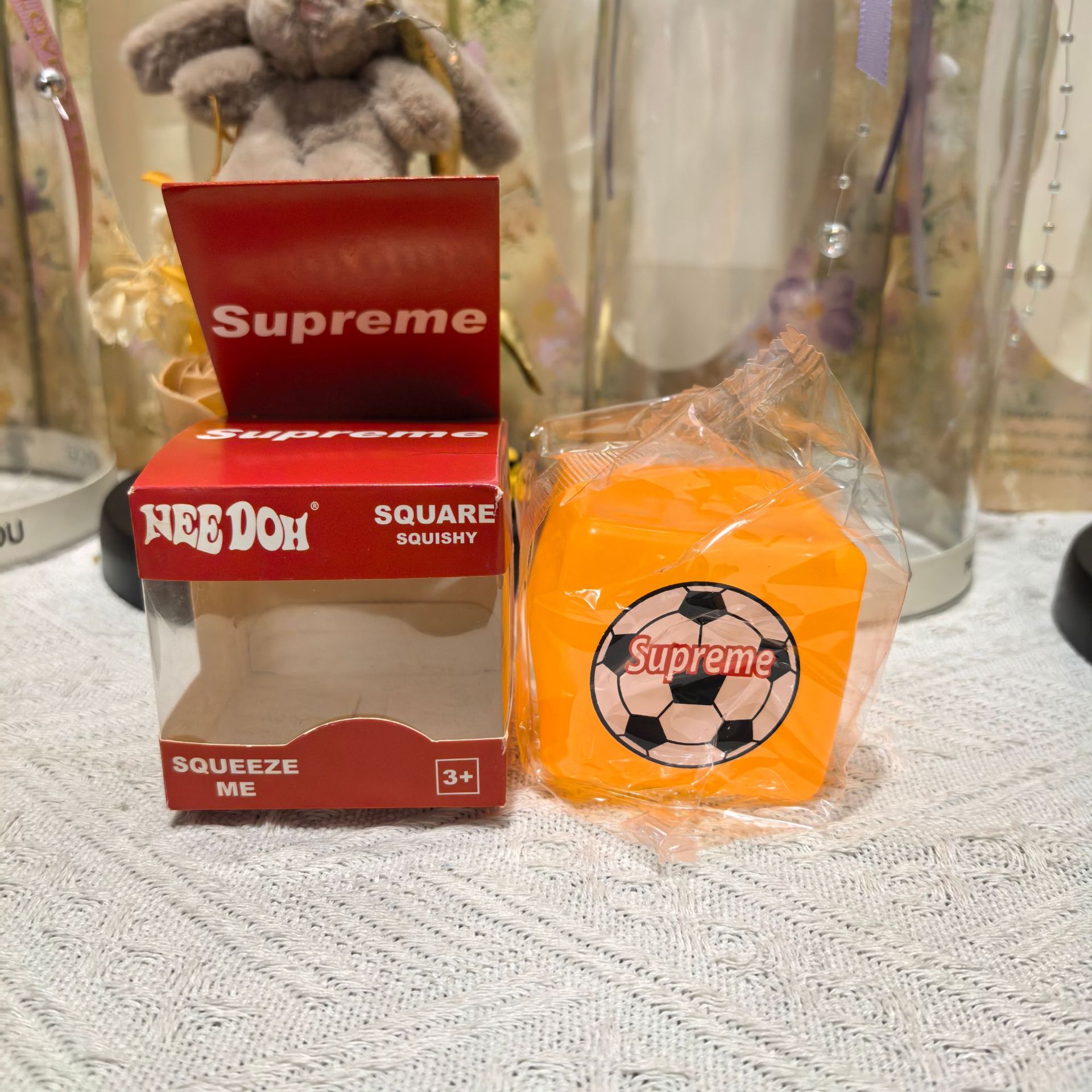 Hielo de fútbol de maltosa naranja (logo)