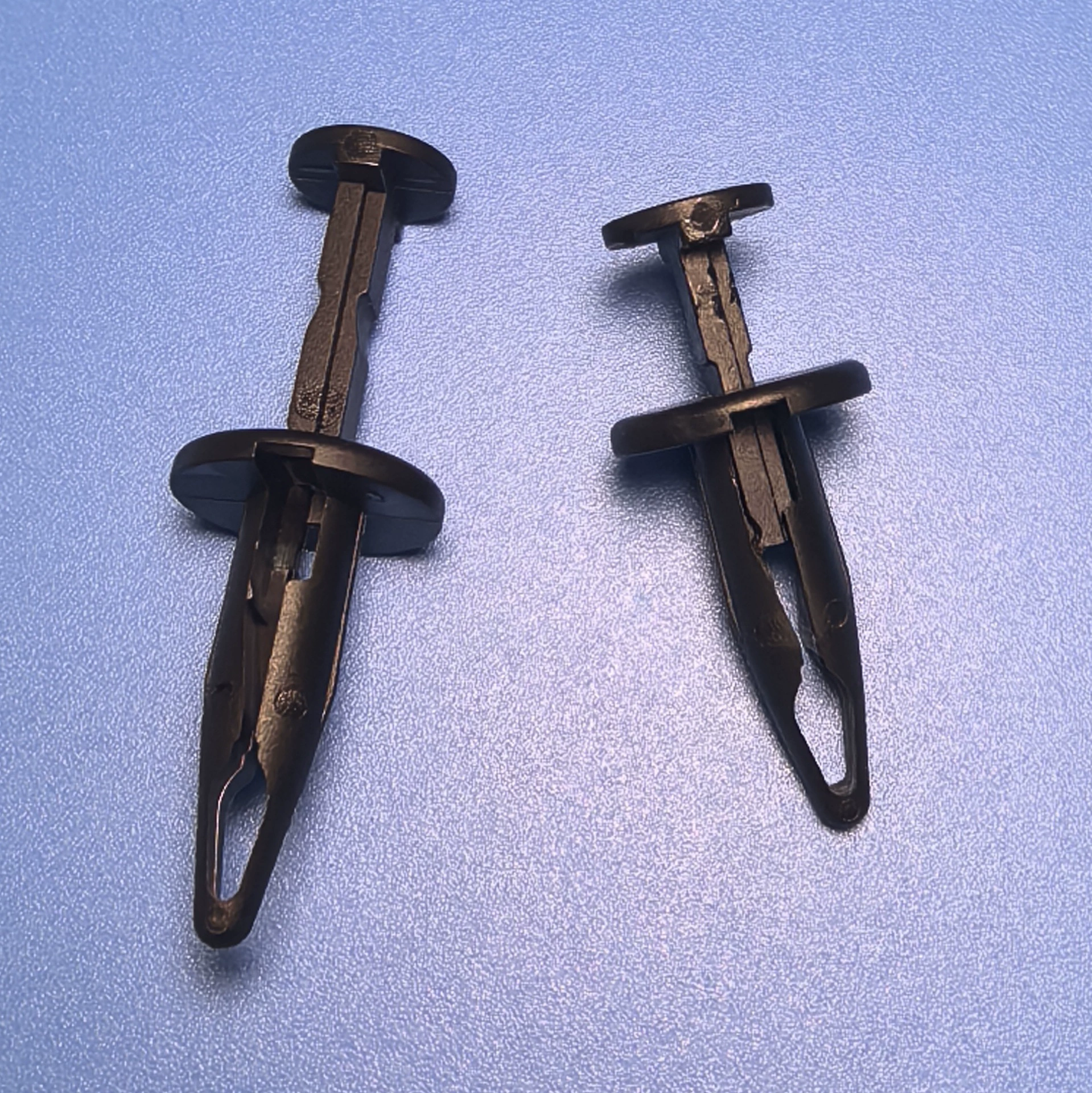 Производители поставляют GTR-3 и GTR-4 серия автомобильных заклепок автомобильные пряжки автомобильные гвозди пластиковые гвозди