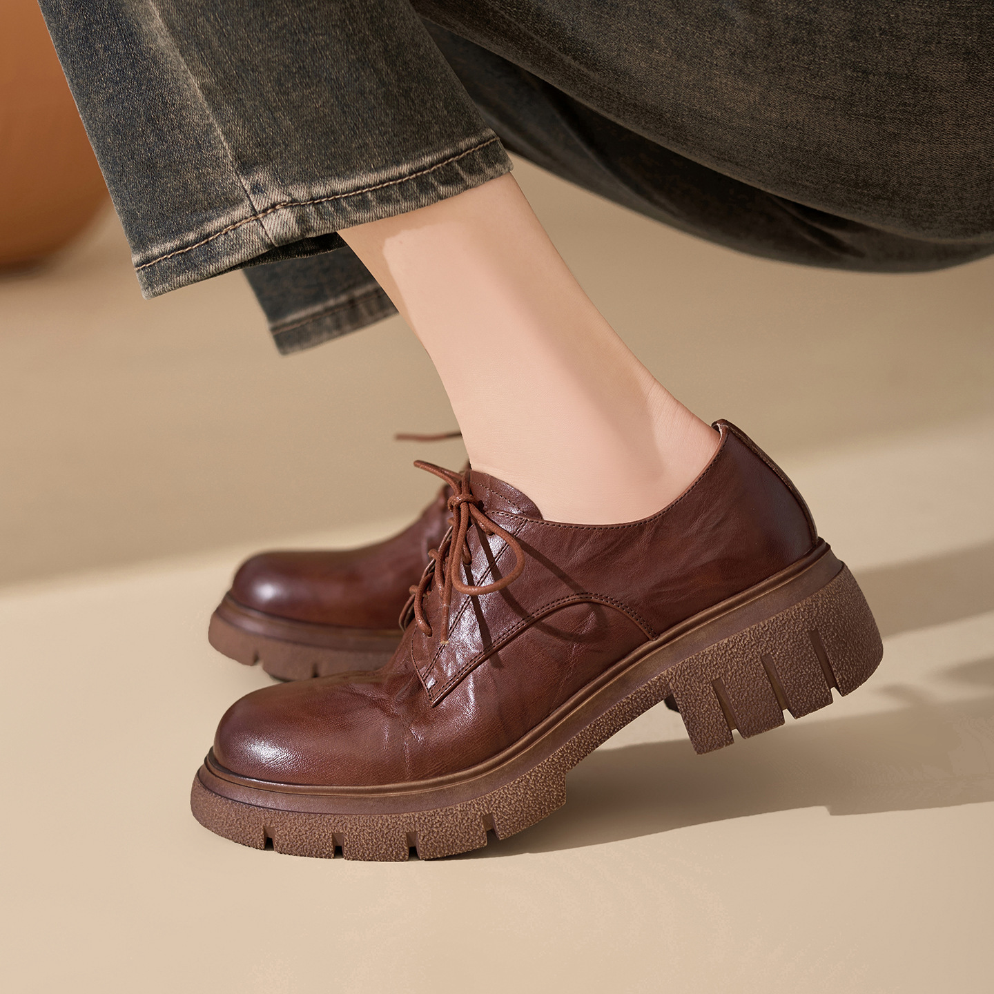 Giày nữ đế xuồng platform da bò đánh bóng phong cách vintage, gót 4 cm — màu nâu