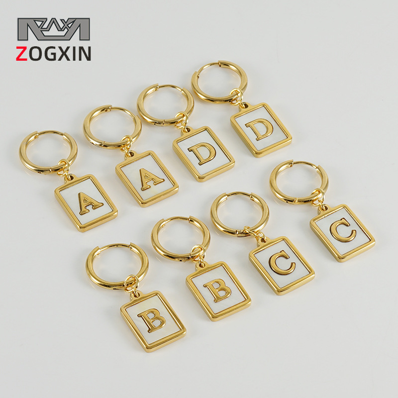 Cross-border ins estilo pendientes de letras de concha de acero inoxidable hembra 18K pendientes de acero de titanio de oro 26 letras pendientes cuadrados hembra