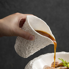 岩の紋様のステーキのソースの杯の白い陶磁器の汁の杯の汁のバケツの汁の杯のコーヒーの小さいミルクの杯のミルクの瓶のミルクの缶の均等な杯