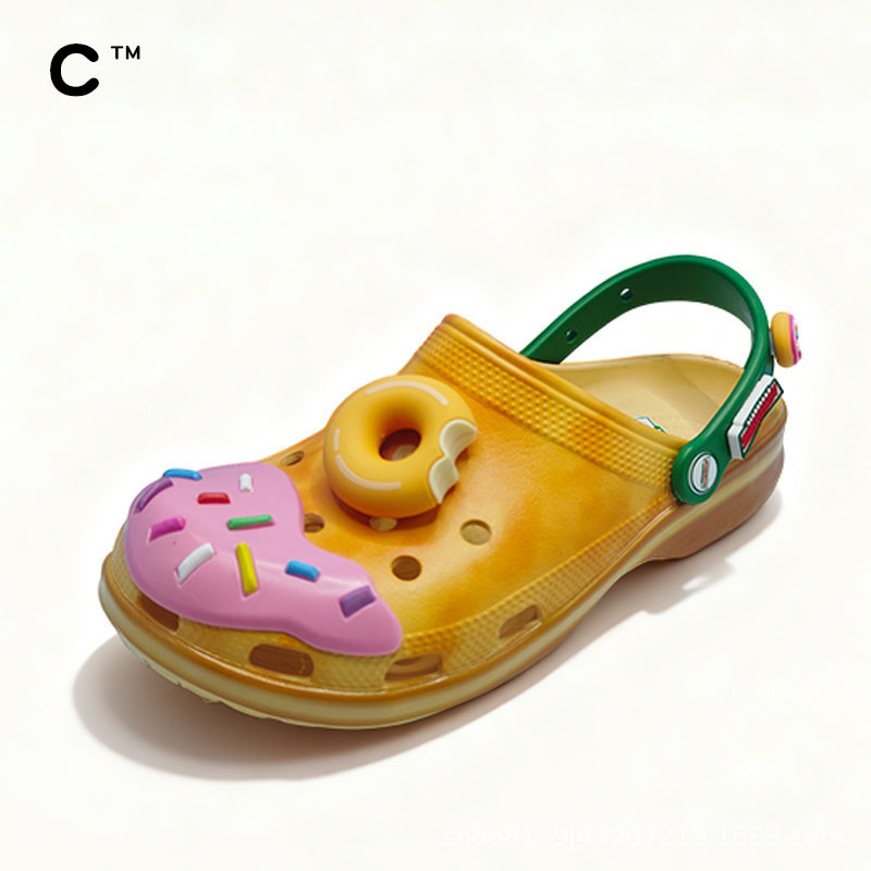 Cross Donut Hole Shoes Krispy Kreme Co-branded para hombres y mujeres, zapatos de playa al aire libre.