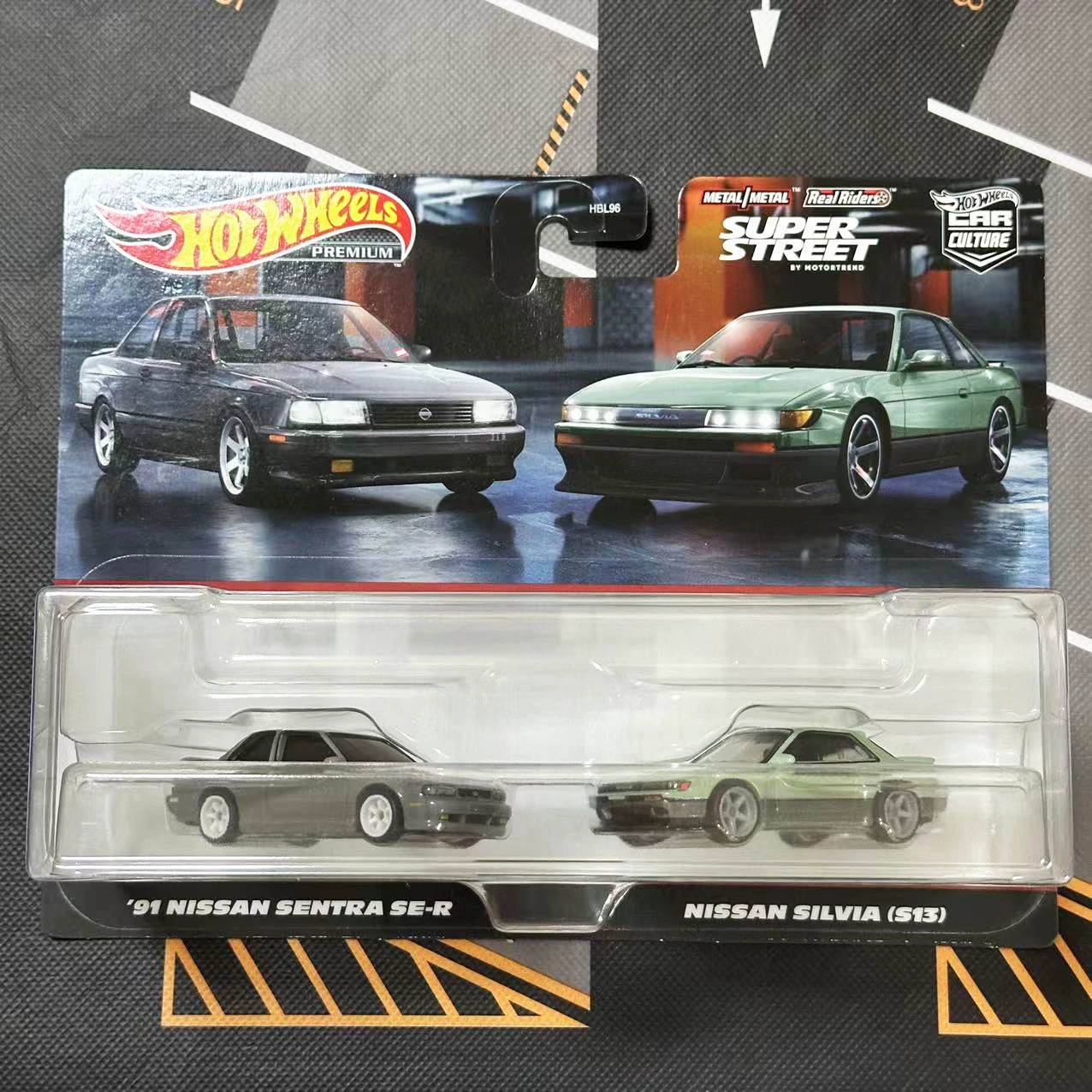 Hot Wheels Двойная крышка автомобиля 2025 Love Collection Mitsubishi Bay Oil GULF Nissan R34 Bugatti HBL96