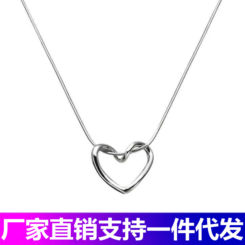Light extravagance Hollow love Necklace ins Red Sun Korean Edition Simplicity Sweet Pendant clavicle sweater chain children