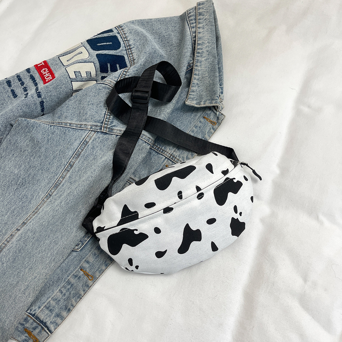 223g Weight Polyester Lining Material Zipper Closure Type Sling Strap Strap Type Fanny Pack Bags Type Casual, Daily, Shopping Occasion Nylon Material Cows, Solid Color Pattern All Seasons Season Women's Gender Basic Style Oval Shape Women's Basic Cows Solid Color Nylon Waist Bags 40