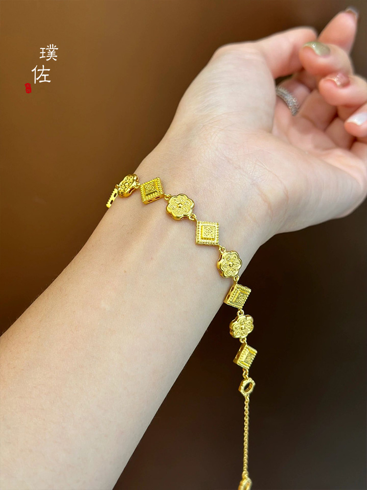 Same-Design Shengshi Huacai Heritage Huaxing Condensed Glow Sand Gold Bracelet from the Jewelry Store
