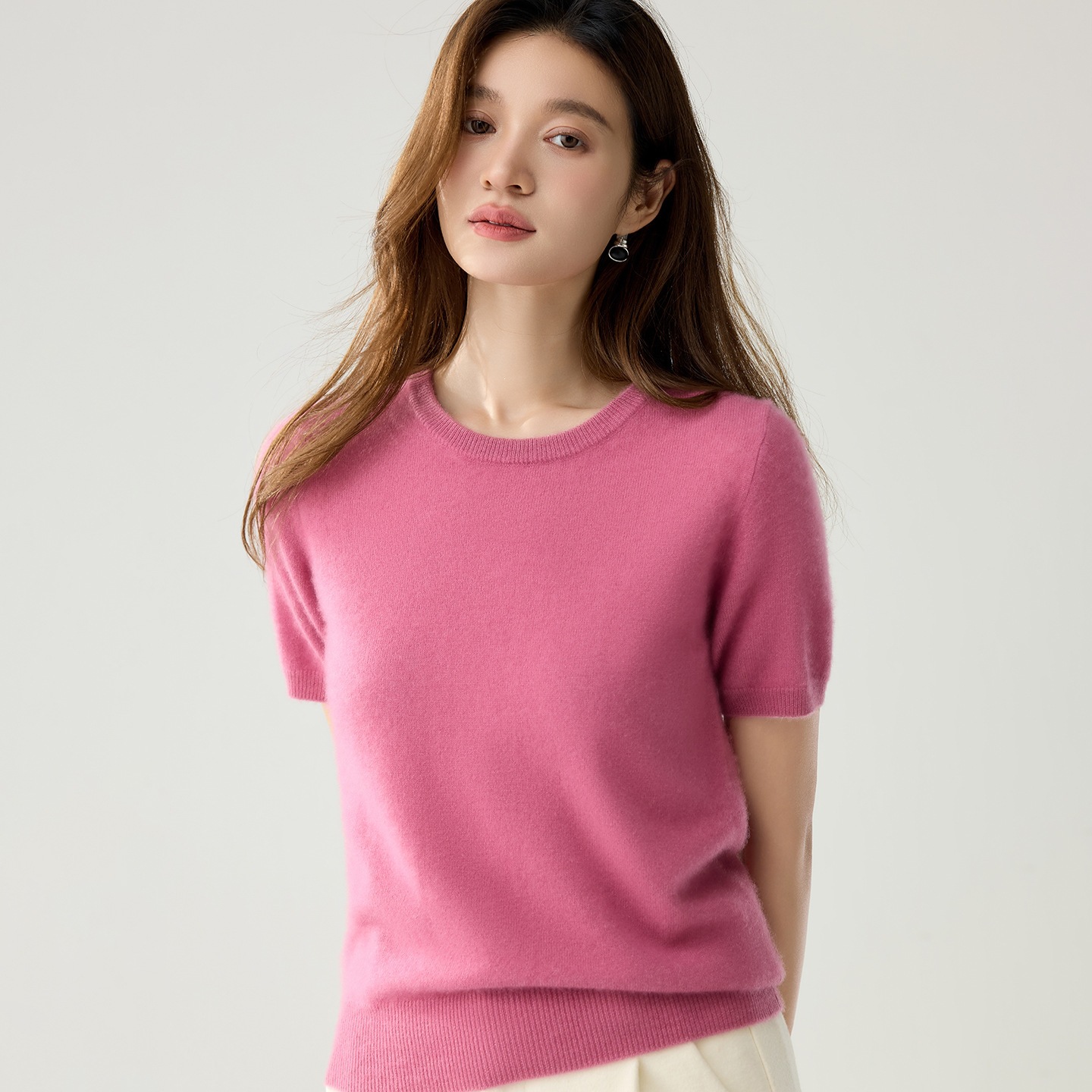 New autumn and winter collection: soft and comfortable cashmere blend women's knitted short-sleeved round-neck T-shirt, a simple and versatile top or outerwear