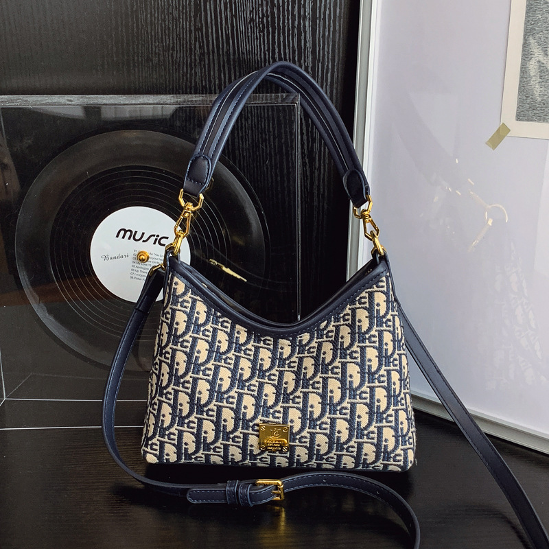 Women's small bag 2026 new model, niche design, embroidered vintage basket bag, trendy single shoulder crossbody small bag Women's small bag 2026 new model, niche design, embroidered vintage basket bag, trendy single shoulder crossbody small bag