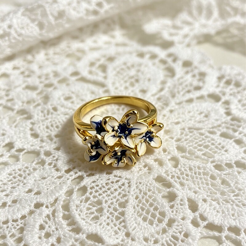 Chen Rui cross-border free sale of blooming flowers Golden Blue staggered fashion rings fashion jewelry manufacturers direct supply Chen Rui cross-border free sale of blooming flowers Golden Blue staggered fashion rings fashion jewelry manufacturers direct supply