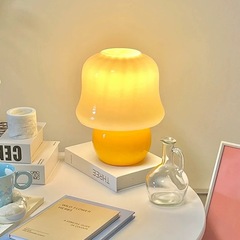 フランスクリーム風寝室ベッドサイドランプ中古瑠璃暖かい電気スタンド高級感ネットレッド雰囲気キノコ装飾ランプ