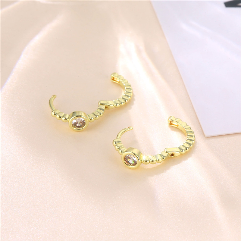 Boucles D&#39;oreilles Rondes En Cuivre Avec Un Seul Zircon Micro-incrusté En Gros Nihaojewelry display picture 5