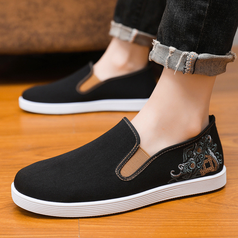 Zapatos de tela para hombres nuevos zapatos de hombre viejos bordados tradicionales de Beijing, zapatos casuales para hombres con suela suave zapatos de hombre perezosos