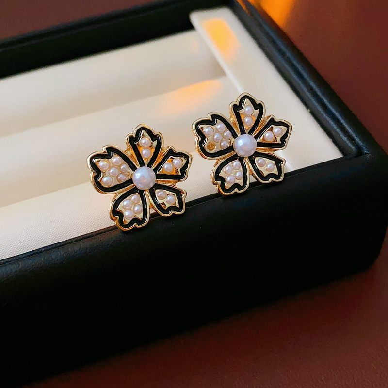 銀の針の黒色の水晶の項の幾何学のピアスの小さい大衆の百合のイヤリングのファッションの気質の軽くて豪華な高級感の耳飾りの卸売り