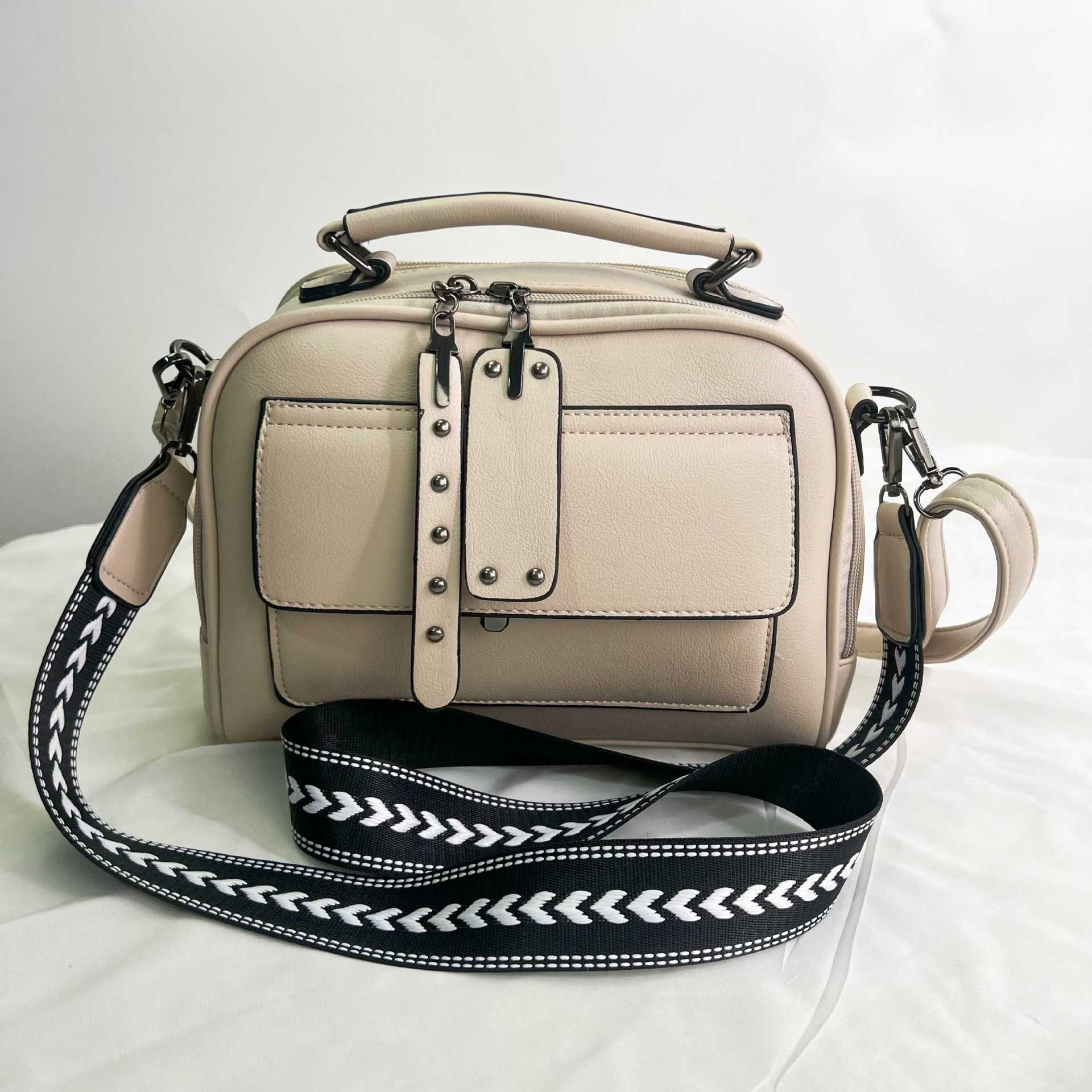 637g Weight Nylon Lining Material Zipper Closure Type Single Shoulder Strap Strap Type Saddle Bag Bags Type Street Occasion Pu Leather Material Solid Color Pattern All Seasons Season Women's Gender Classic Style Style Square Shape Medium Size Women's Medium Pu Leather Solid Color Classic Style Square Zipper Saddle Bag 6