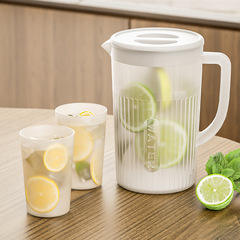 シンプルな家庭用プラスチック製コールドケトルは、冷蔵庫のティーポット、高温耐性のコールドケトル、大容量の飲料バケツケトルを保持できます。