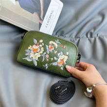 手机零钱包女中国风绣花单肩斜挎包中年妈妈民族风复古手拿包