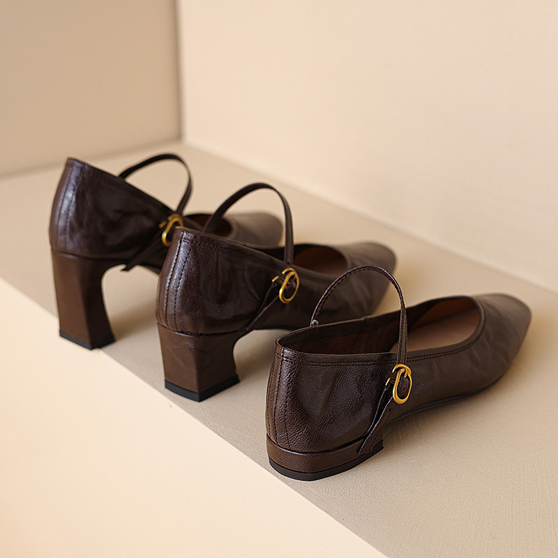 Retro Mary Jane shoes with a strap heels