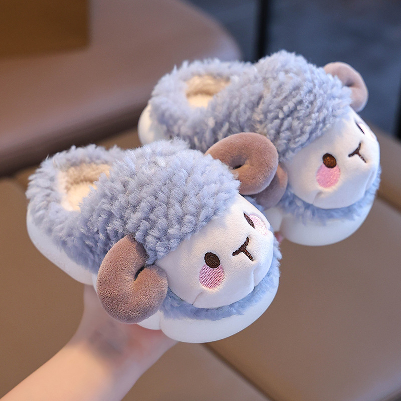 2025 nuevos zapatos de tacones de invierno para niños y niñas calentamiento de terciopelo en el hogar zapatillas de algodón para niños pequeños