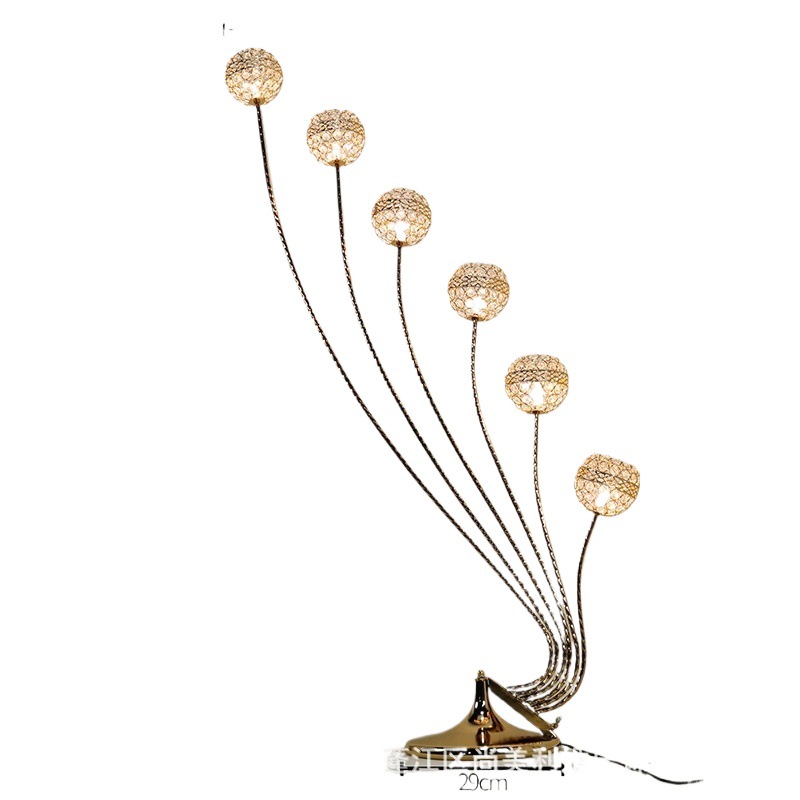 Accesorios de boda, candelabro de diamantes, decoración de escena, diseño, festival de hierro geométrico, candelabro de cristal alto, guía de carretera