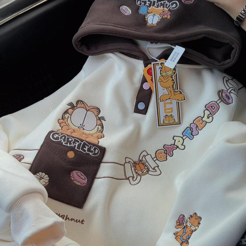 Cute Garfield Embroidered Fleece-Lined Hooded Sweatshirt for Women, Loose and Lazy Style, Thickened Versatile Top for Autumn and Winter