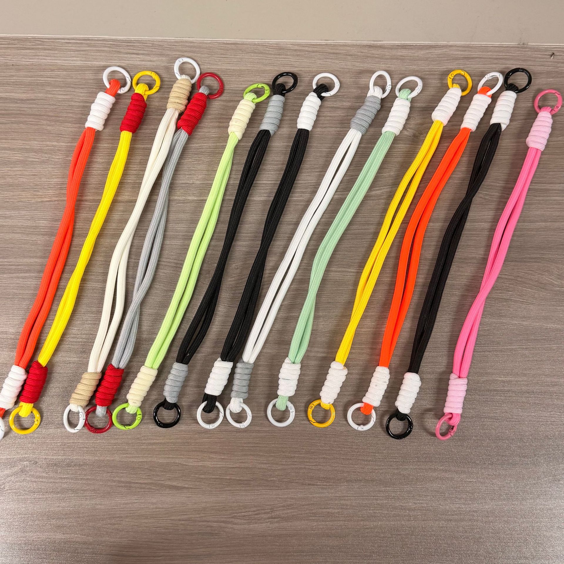 新国潮马卡龙INS风吨吨桶胸牌箱包拉链挂绳手机盲盒潮玩钥匙手提