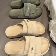Զ�ۿɵ���ħ������������ЬŮ�ļ����ڰ칫��һ�ŵ���Ь�п��⴩