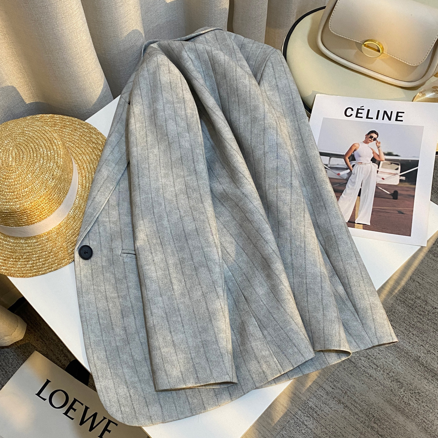 Grey retro-style striped suit jacket for women, new spring 2026, high-end and stylish commuter blazer.