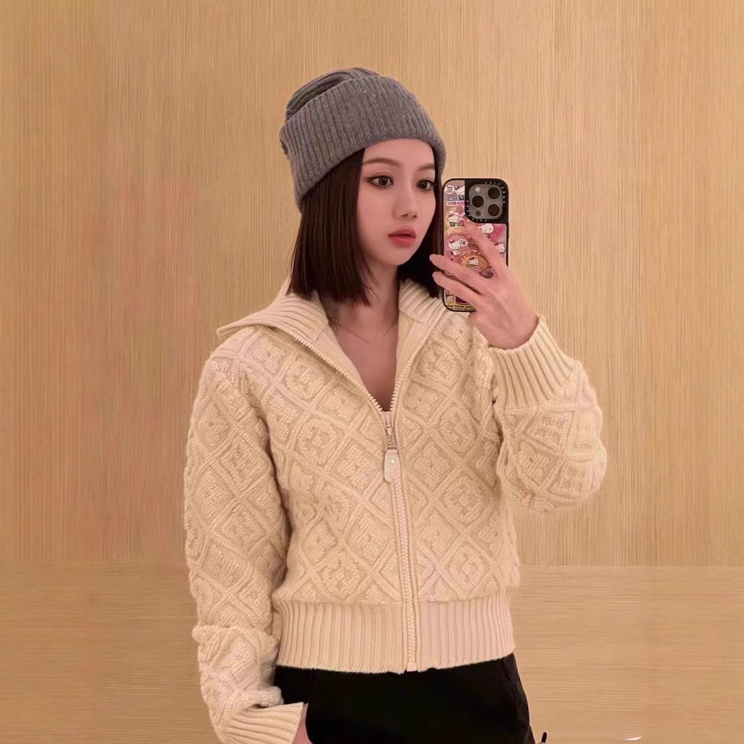 높은 버전 새로운 스타일 오래 된 꽃 3 차원 편지 다이아몬드 패턴 반 높은 칼라 양모 니트 카디건 사교계 시대 감소 재킷
