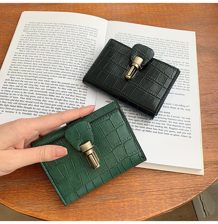 Wholesale Wallet Women's Short 21 Autumn And Winter Student Korean Style Ins Fresh Lock Stone Pattern Three-fold Wallet display picture 40