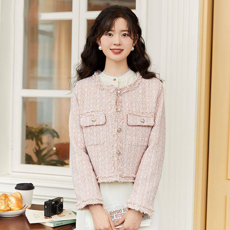 Áo khoác nữ ngắn dáng vải tweed viền tua rua, tay dài, form rộng — Hồng ngó sen