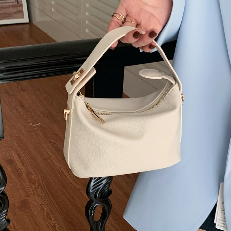 Design für Damen Herbst/Winter Neue Lunchbox Cloud Handheld Casual Kleine Quadratische Umhängetasche mit einer Schulter_voghion.com