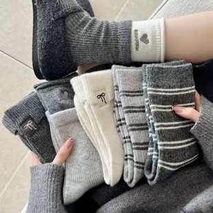 �ﶬ��ɫ�Ľq�m��Ů�Ӻ�ů��Ͳ�m��ݮ��ͨ���Ӻ����Y˯�ߵذ��m