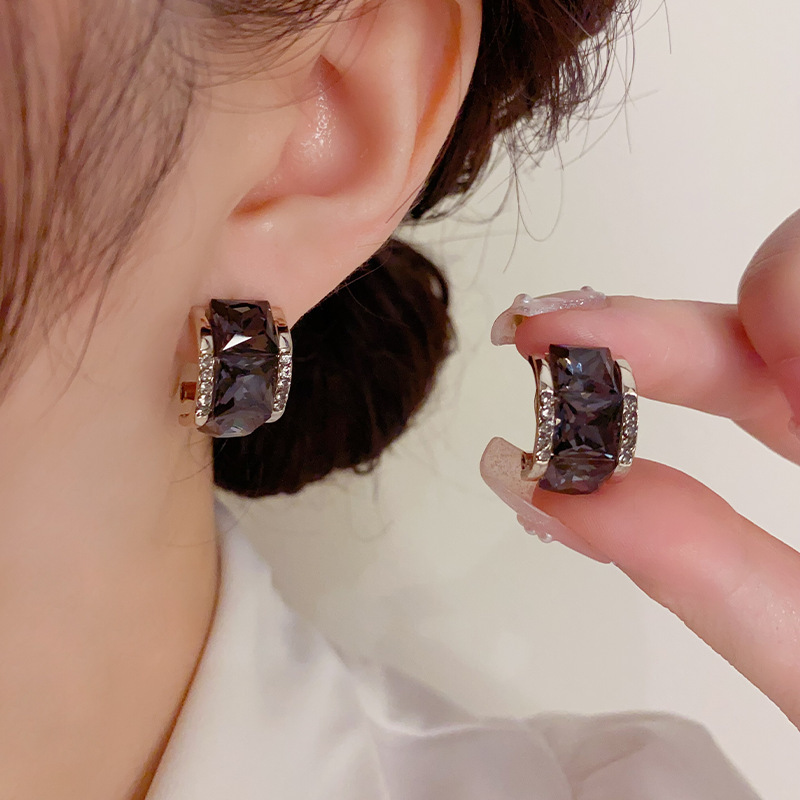 日韓気質軽豪華レトロ黒角ドリルピアス女性s925銀針高級感ファッション個性シンプルイヤリング|undefined