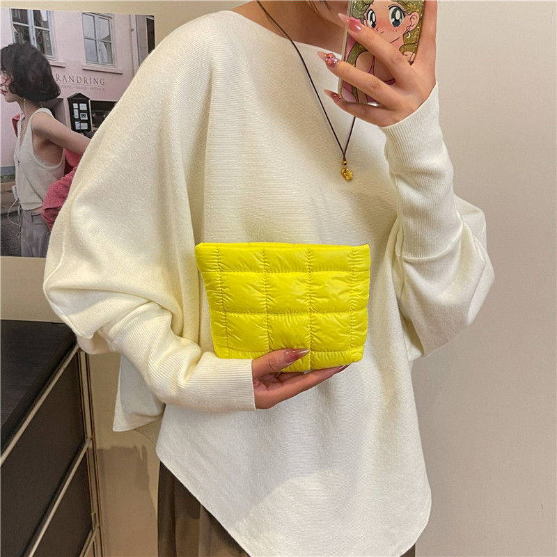 Este año, la moda coreana, bolsas plegables, mujeres, otoño y invierno 2025, nuevos bolsos casuales, bolsas de mano.