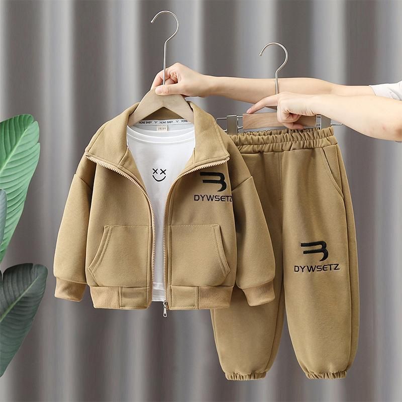 Conjunto ropa deportiva niño chándal dos piezas de moda_voghion.com