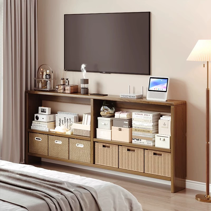 Спальня из цельного дерева хвостовая полка очень узкая, длинная щель между спальней, шкаф для хранения, тонкий и узкий стол рядом со стеной