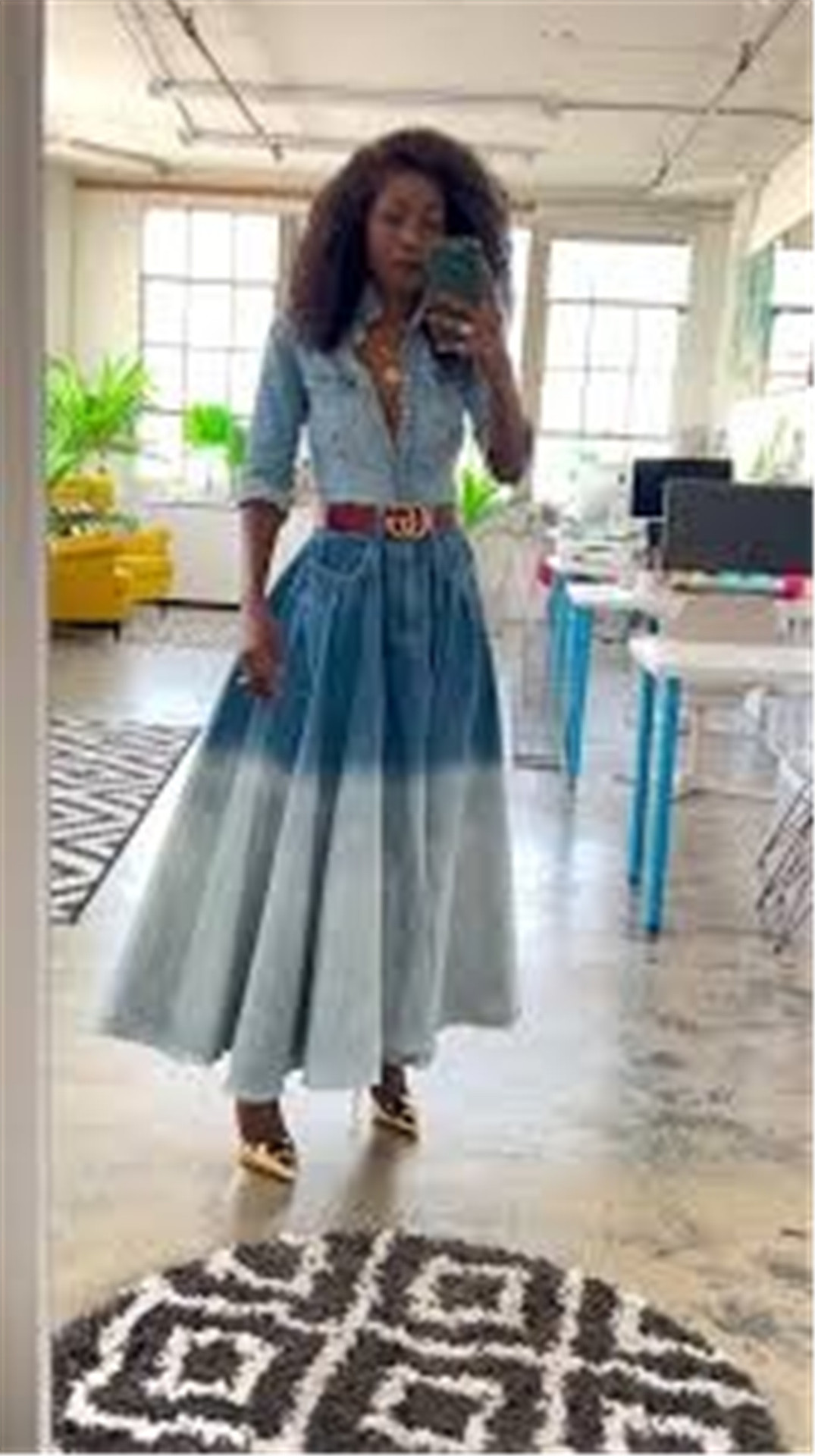 Dame high waist denim midi nederdel med bindebånd og gradient_voghion.com