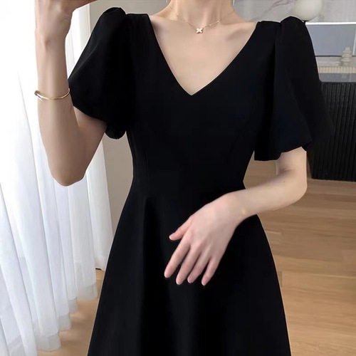 Plus-size red cocktail dress for women, 2025 summer new French style youthful V-neck bubble sleeve temperament long dress