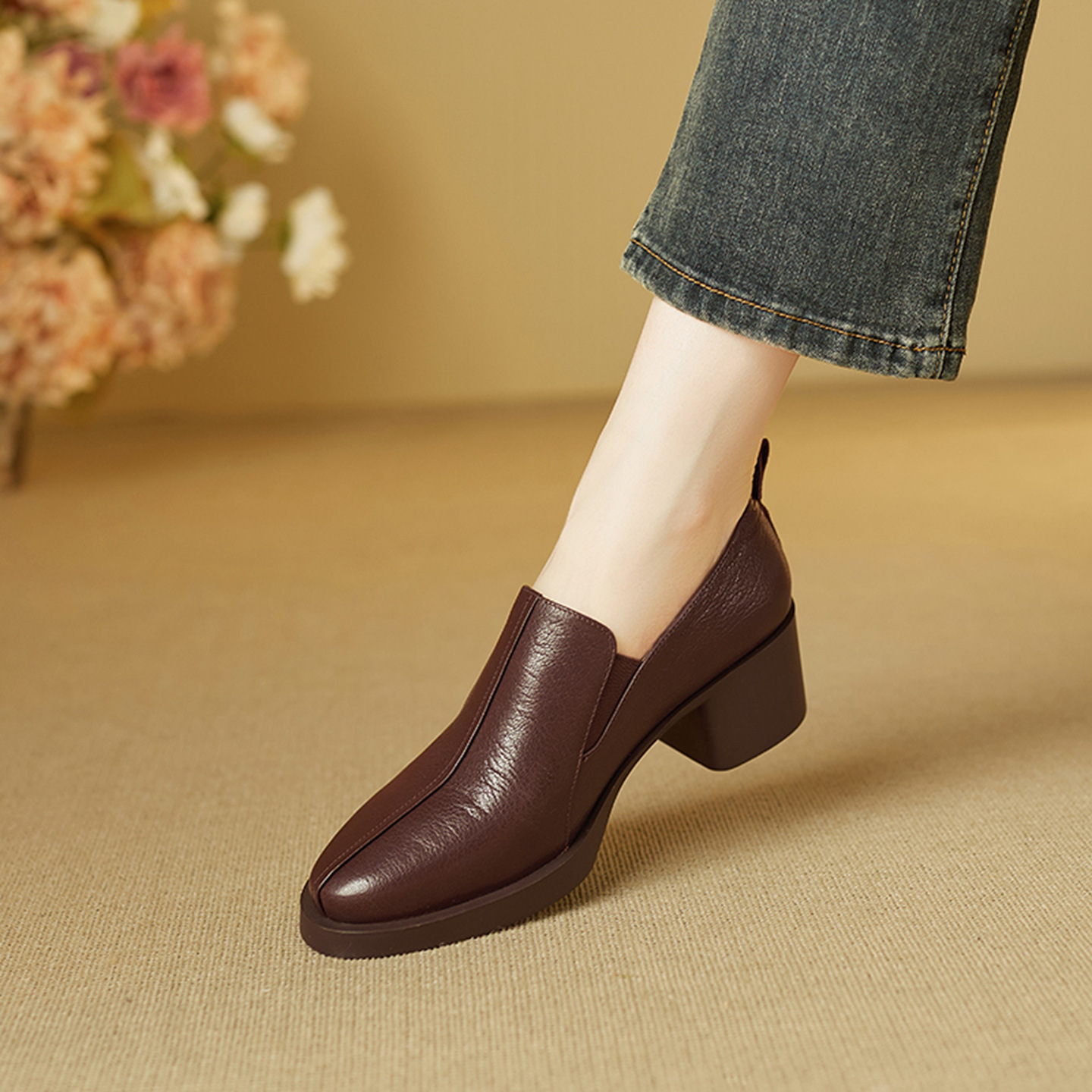 Giày da cừu nữ mũi nhọn gót vuông 5 cm, phong cách công sở đơn giản — màu nâu