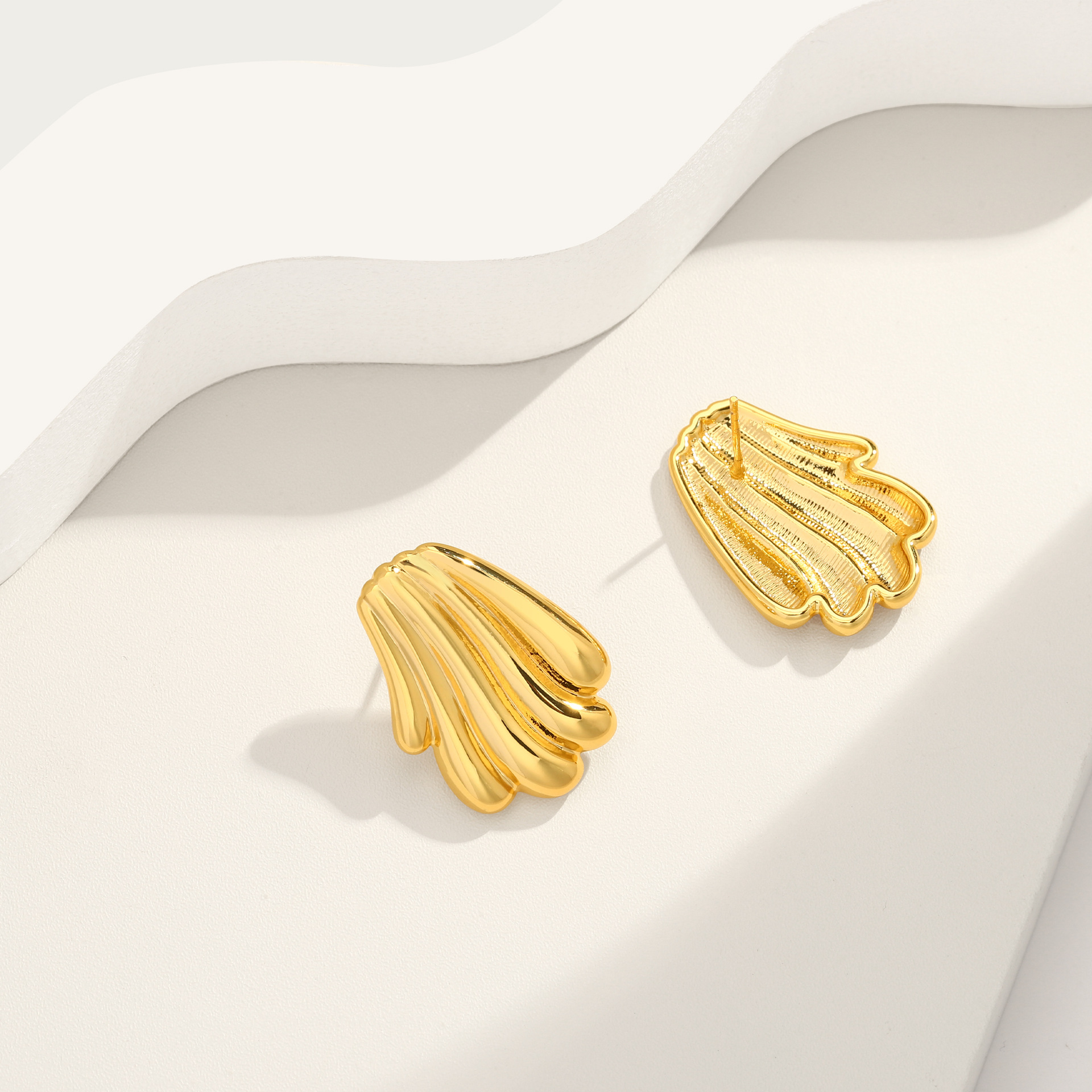 european-and-american-fashion-personality-niche-design-irregular-shell-earrings-copper-plated-real-gold-geometric-light-luxury-womens-earrings