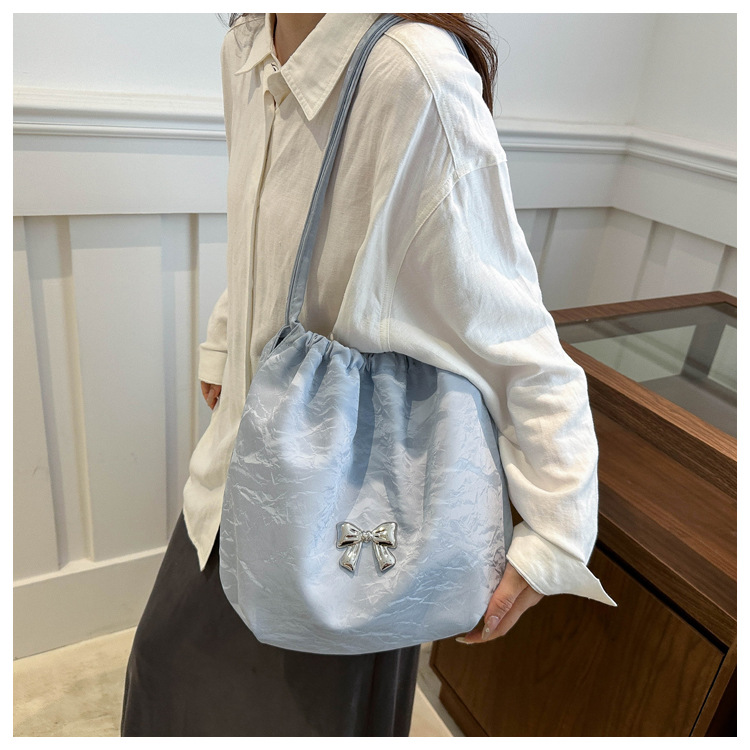 Large-capacity, elegant commuter tote bag, bow single-shoulder bag, distinctive pleated crossbody bag, 2024 new style bag trend undefined