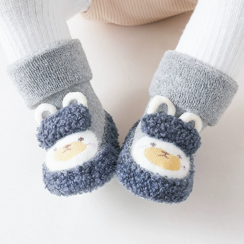 Детская обувь осенью и зимой мягкое дно плюс бархат 0-1 год ребенок не бросает хлопчатобумажную обувь для новорожденных детей обувь и носки от 6 до 12 месяцев
