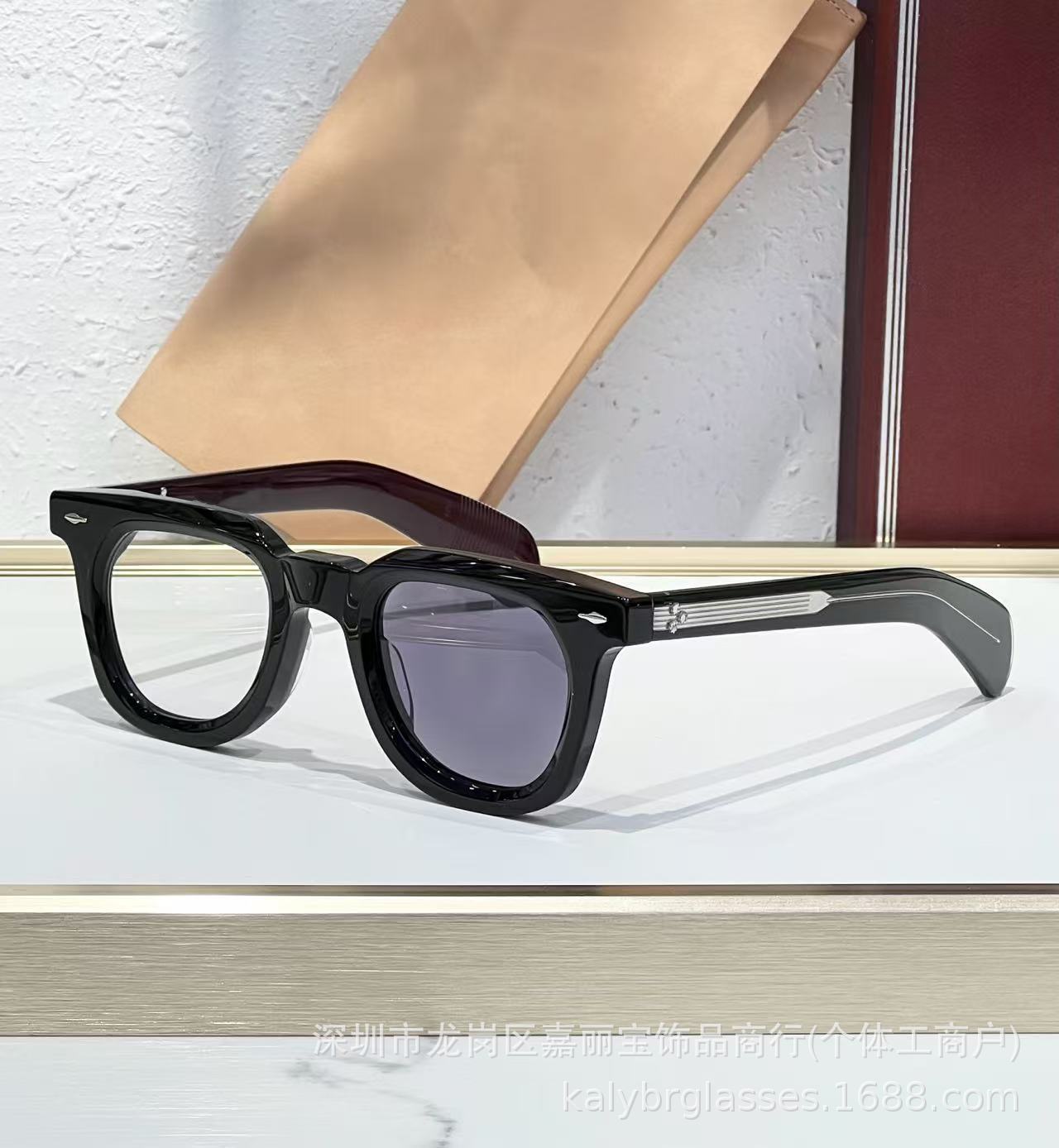 검정 뿔테 변색 렌즈 (회색)