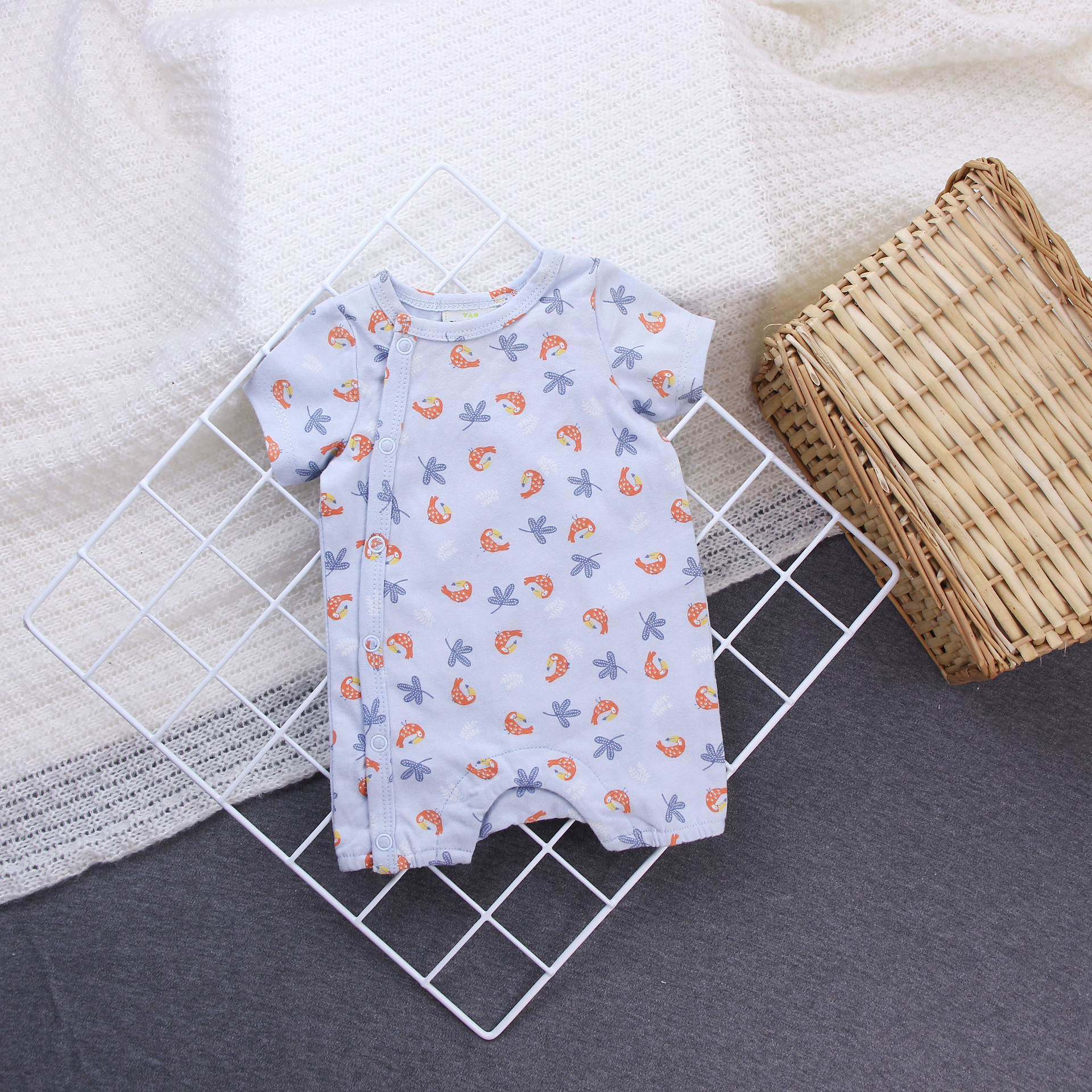 2025 bebés de manga corta ropa de escalada de ángulo plano ropa de primavera transfronteriza europea y americana camiseta de algodón transpirable estilo europeo y americano