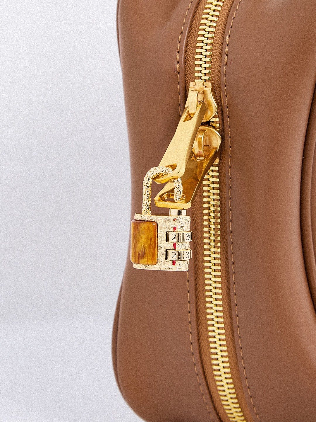 Xuping aleación de cobre retro estilo de diseño de nicho de moda se puede modificar la contraseña bolsa candado al por mayor transfronterizo
