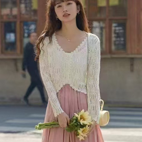 Sharp 2024 New Ice Silk Thin Knitted Sweater Cardigan Short Hollow Shawl Women's Top Outer Sunscreen Top